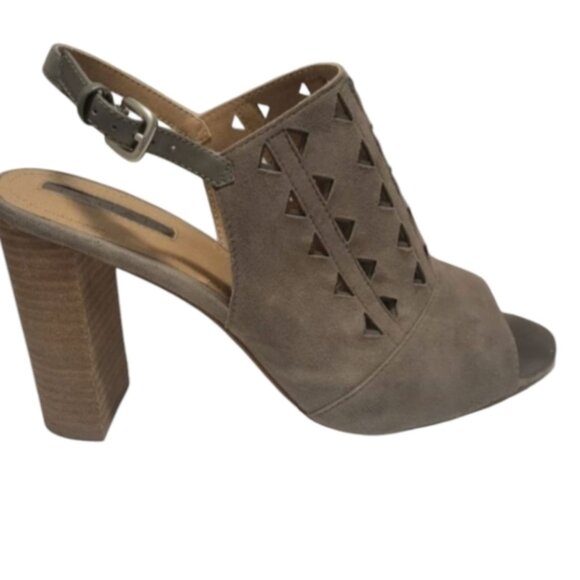TAHARI SZ 9 Taupe 4" Block Heel Suede Cutout Detailing Open Toe Buckle Slingback - Picture 1 of 7
